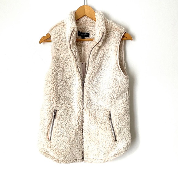Love Tree Jackets & Blazers - Love Tree beige Sherpa full zip cozy comfy Vest